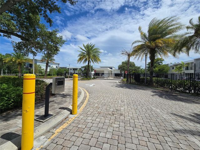 4500 NW 8th Place, Plantation, FL 33317