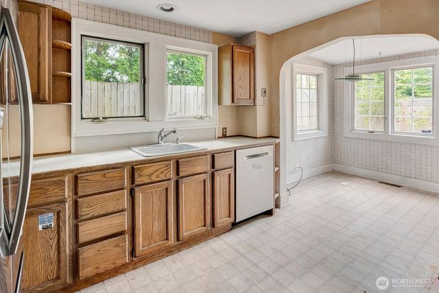 1918 N 115th Street, Seattle, WA 98133
