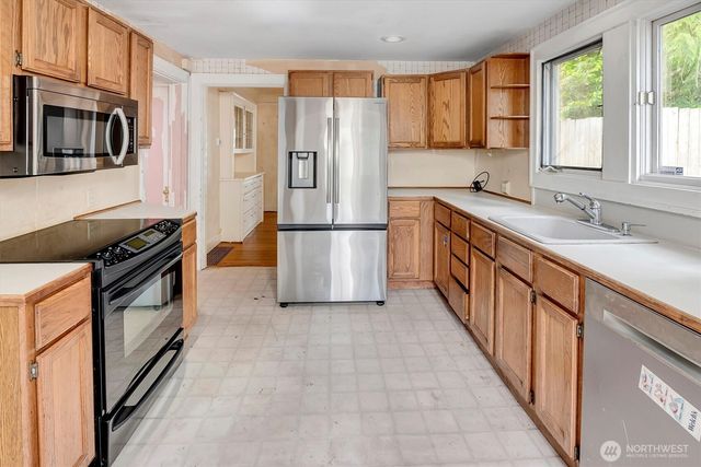 1918 N 115th Street, Seattle, WA 98133