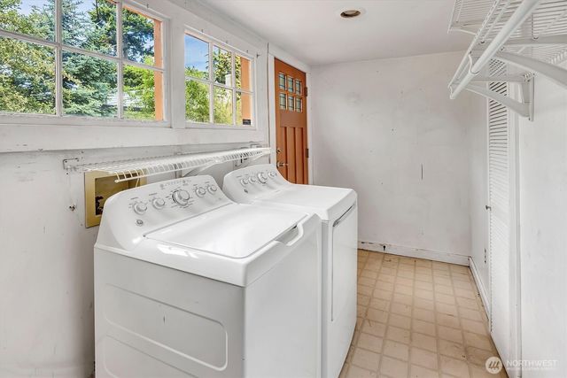 1918 N 115th Street, Seattle, WA 98133