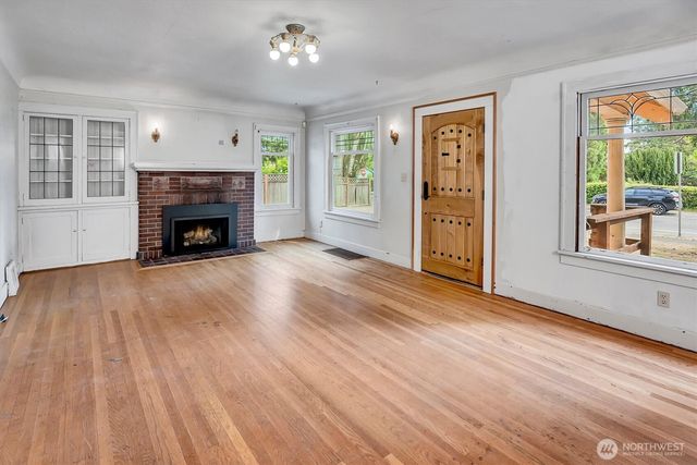 1918 N 115th Street, Seattle, WA 98133