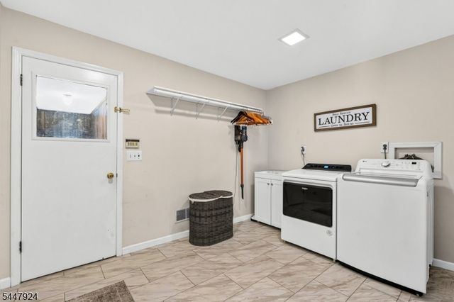 954 Iron Bridge Rd, Bethlehem Twp., NJ 08802