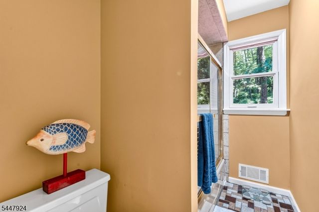 954 Iron Bridge Rd, Bethlehem Twp., NJ 08802