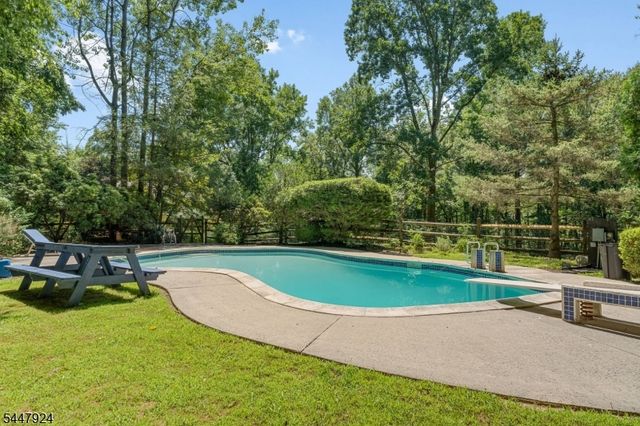 954 Iron Bridge Rd, Bethlehem Twp., NJ 08802