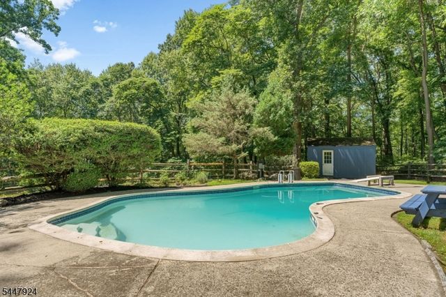 954 Iron Bridge Rd, Bethlehem Twp., NJ 08802