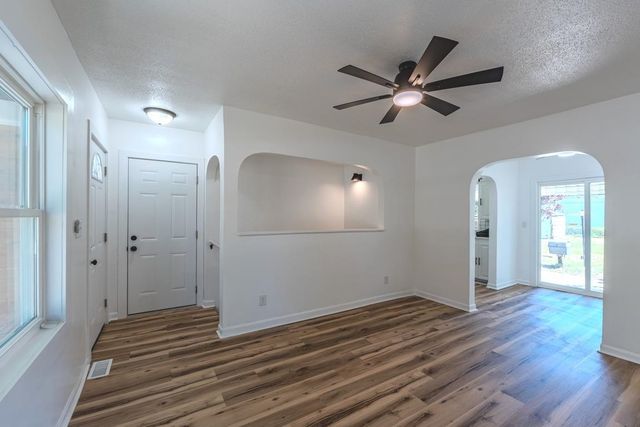 144 Colorado, Wichita, KS 67209