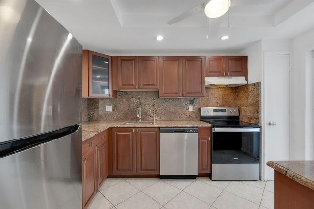 750 N Ocean Boulevard 1904, Pompano Beach, FL 33062