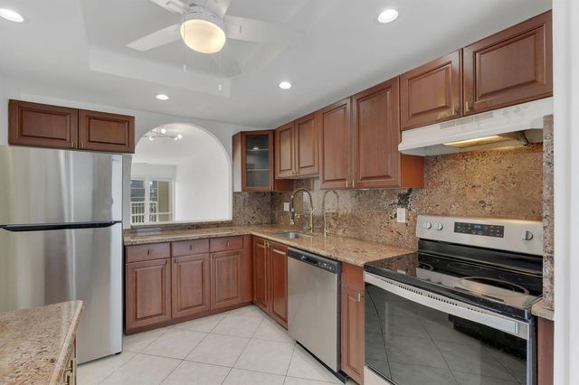 750 N Ocean Boulevard 1904, Pompano Beach, FL 33062