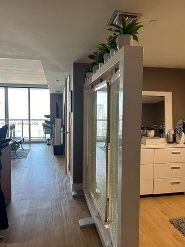 50 Biscayne Blvd 4607, Miami, FL 33132