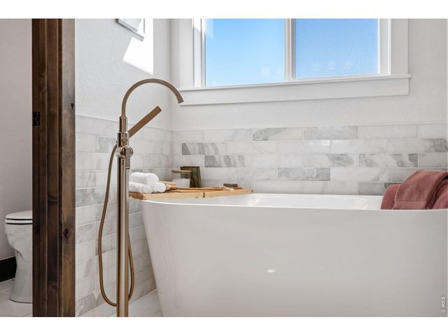 2922 Lake Verna Dr, Loveland, CO 80538