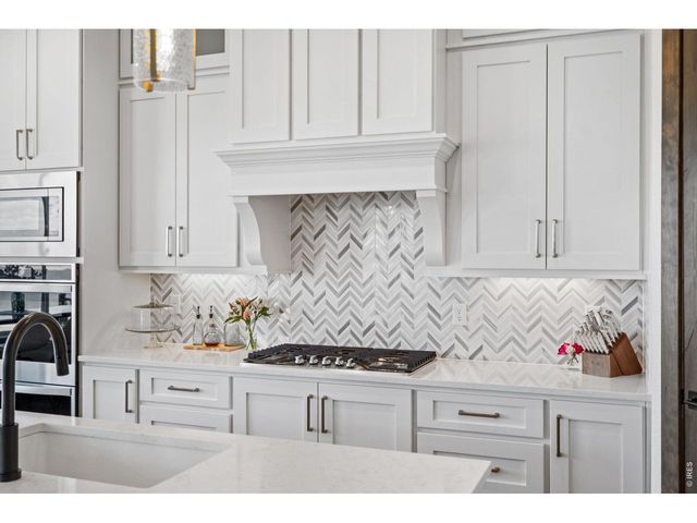 2922 Lake Verna Dr, Loveland, CO 80538