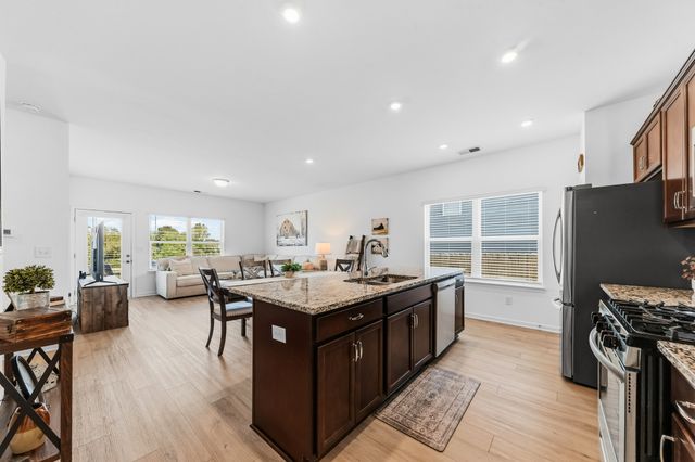 2205 Zeva Cir, Columbia, TN 38401