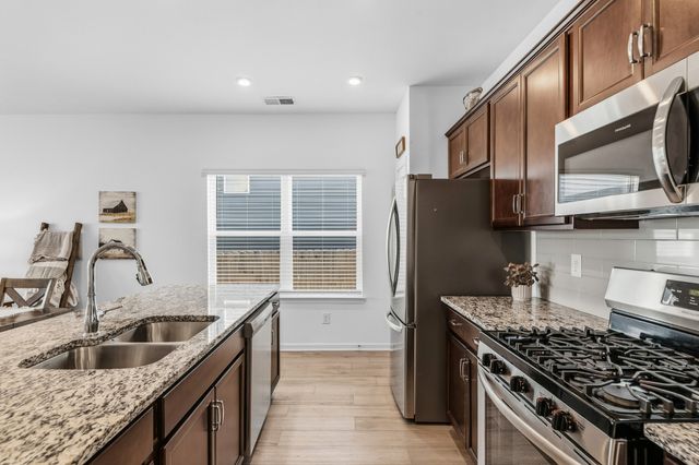 2205 Zeva Cir, Columbia, TN 38401