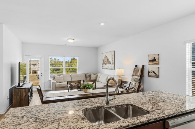 2205 Zeva Cir, Columbia, TN 38401