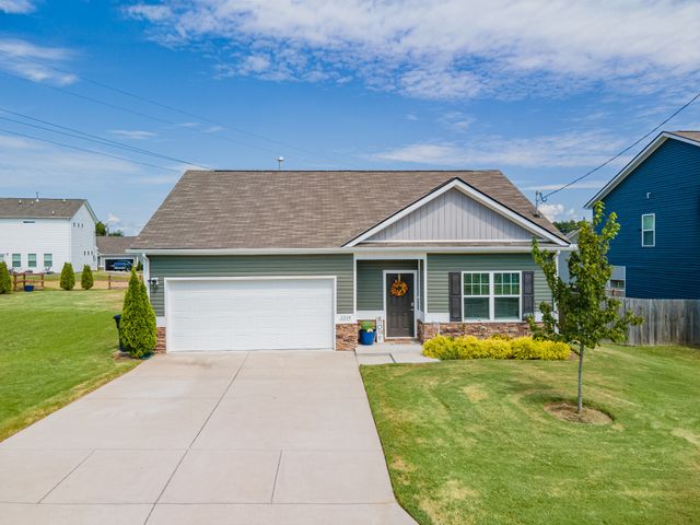 2205 Zeva Cir, Columbia, TN 38401