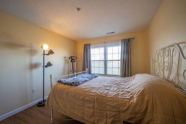 1017 Middlesex St 5, Lowell, MA 01851