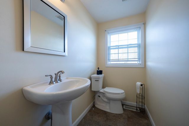 1017 Middlesex St 5, Lowell, MA 01851