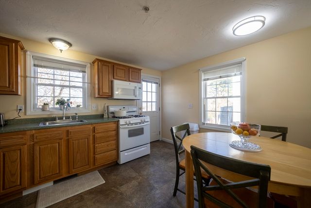 1017 Middlesex St 5, Lowell, MA 01851