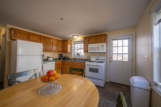 1017 Middlesex St 5, Lowell, MA 01851