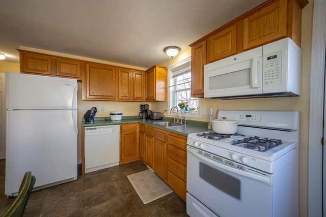 1017 Middlesex St 5, Lowell, MA 01851