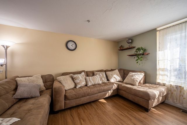 1017 Middlesex St 5, Lowell, MA 01851