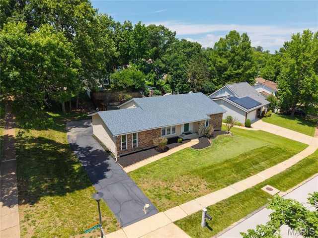 607 Garden Leaf Court, Ballwin, MO 63011