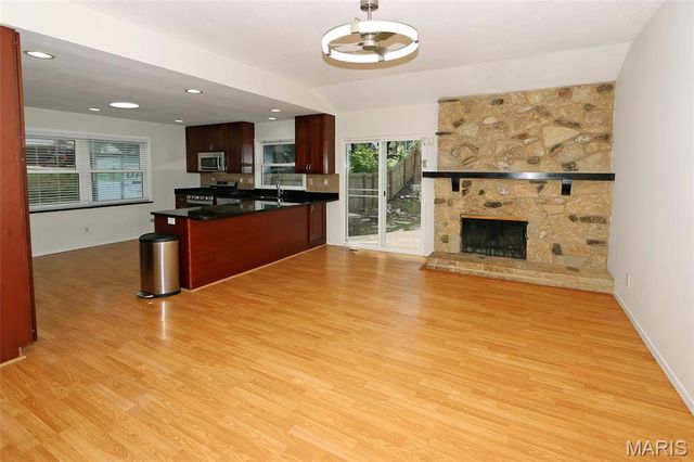 607 Garden Leaf Court, Ballwin, MO 63011