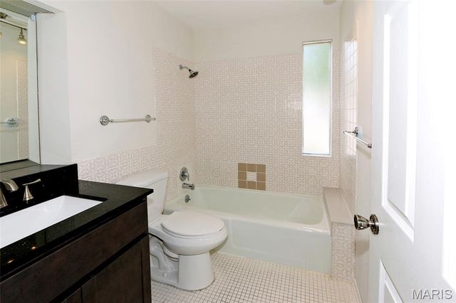607 Garden Leaf Court, Ballwin, MO 63011