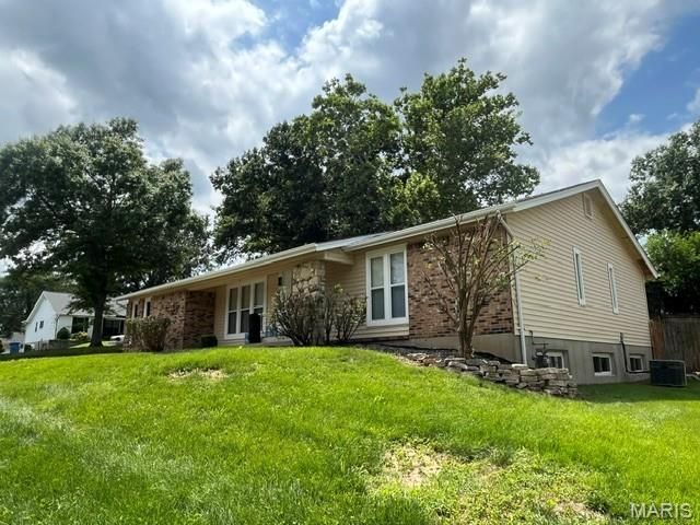607 Garden Leaf Court, Ballwin, MO 63011
