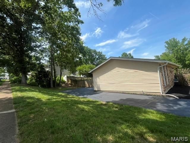 607 Garden Leaf Court, Ballwin, MO 63011