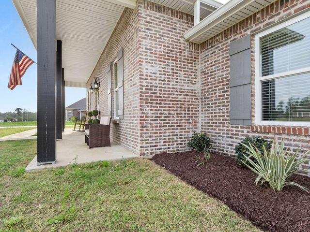 206 Liberty Dr, Leesville, LA 71446