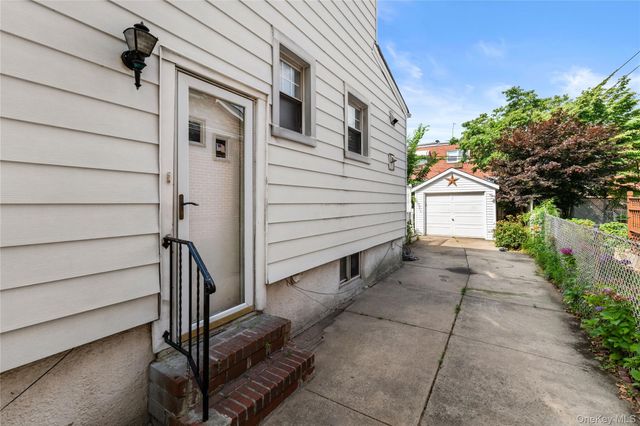 6148 220th Street, Oakland Gardens, NY 11364
