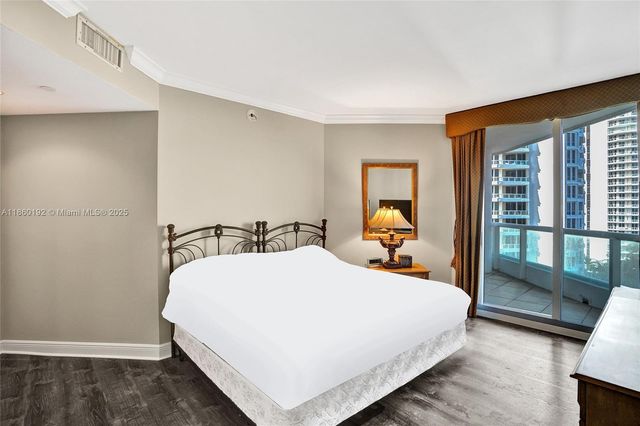 21050 Point Pl 1403, Aventura, FL 33180