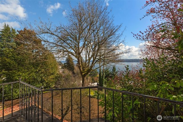 520 36th Avenue E, Seattle, WA 98112