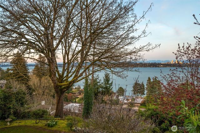 520 36th Avenue E, Seattle, WA 98112