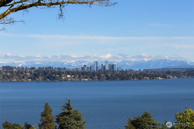 520 36th Avenue E, Seattle, WA 98112