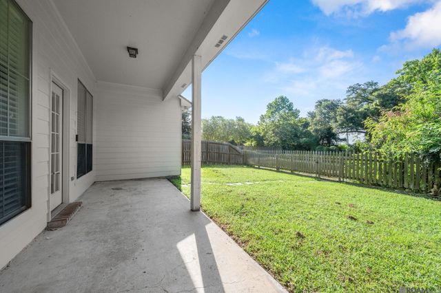 3121 Nicholson Lake Dr, Baton Rouge, LA 70810