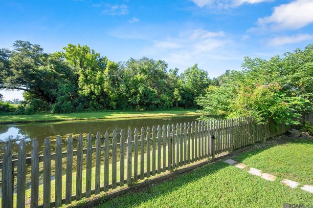 3121 Nicholson Lake Dr, Baton Rouge, LA 70810
