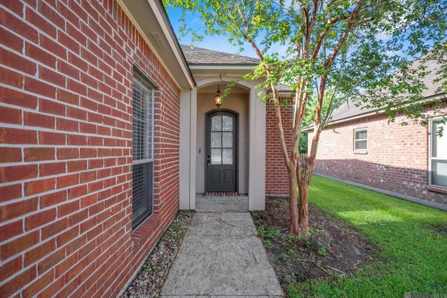 3121 Nicholson Lake Dr, Baton Rouge, LA 70810