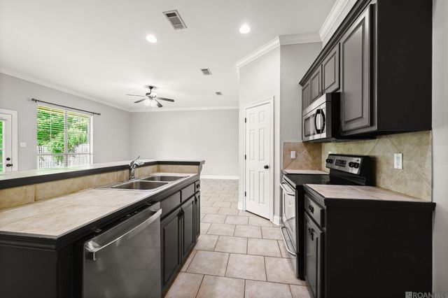 3121 Nicholson Lake Dr, Baton Rouge, LA 70810