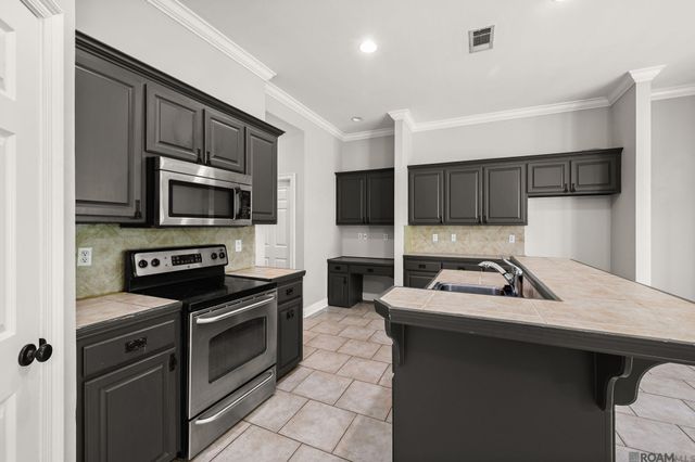 3121 Nicholson Lake Dr, Baton Rouge, LA 70810