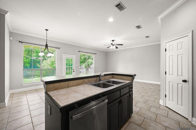 3121 Nicholson Lake Dr, Baton Rouge, LA 70810