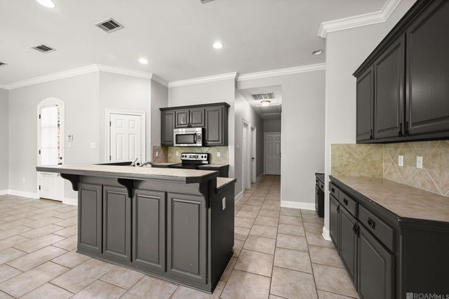 3121 Nicholson Lake Dr, Baton Rouge, LA 70810