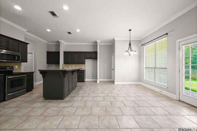 3121 Nicholson Lake Dr, Baton Rouge, LA 70810