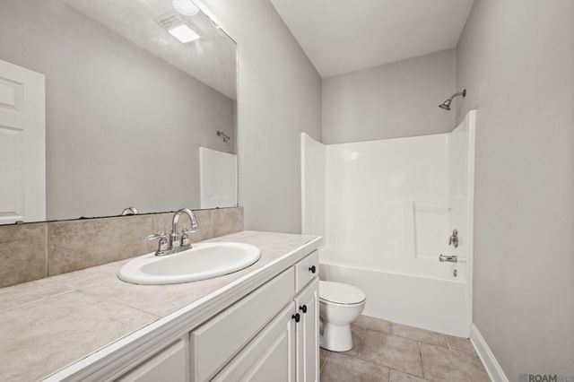 3121 Nicholson Lake Dr, Baton Rouge, LA 70810