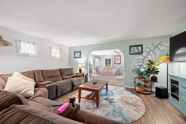 10131 Carreta, Santee, CA 92071