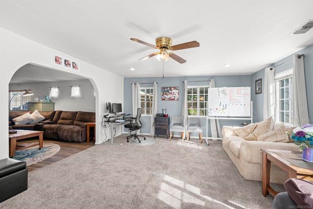 10131 Carreta, Santee, CA 92071