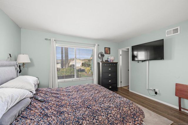 10131 Carreta, Santee, CA 92071