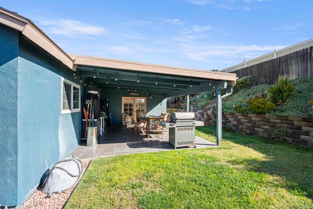 10131 Carreta, Santee, CA 92071