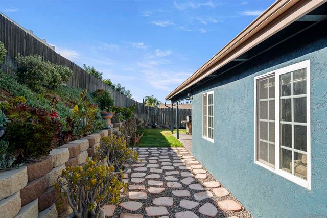 10131 Carreta, Santee, CA 92071